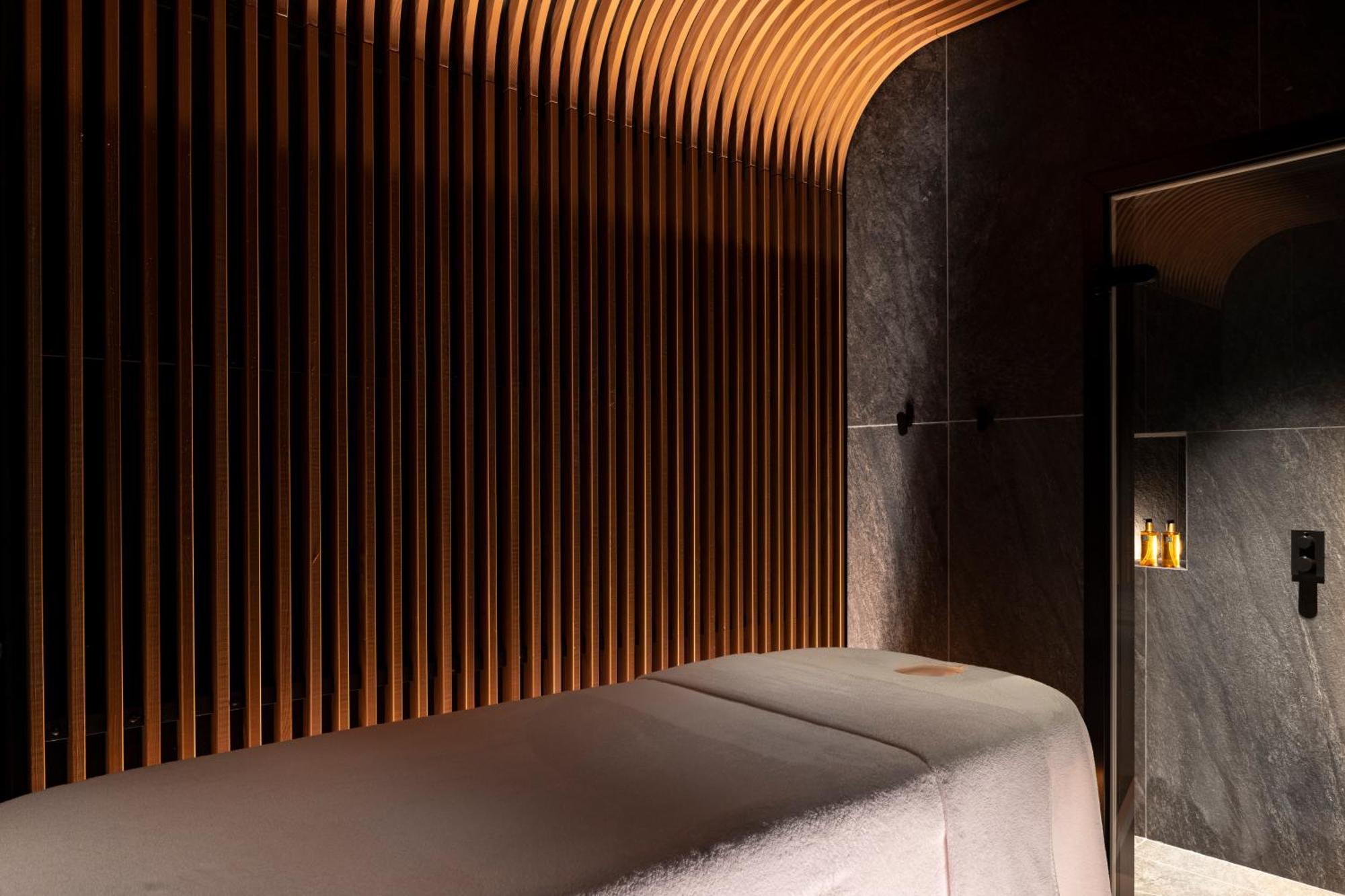 M Lodge & Spa แซ็ง-มาร์แต็ง-เดอ-แบลวีย์ ภายนอก รูปภาพ